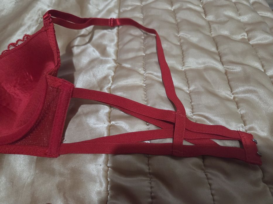 Set sutien și chiloți roșu nou mărime S-M