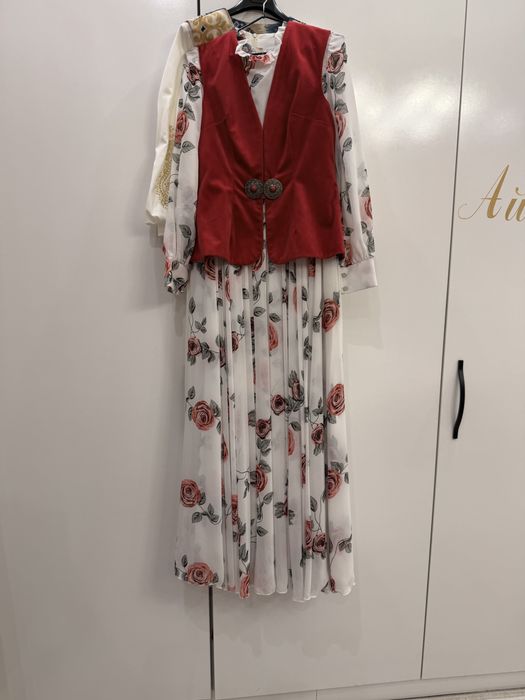 Продам платье с камзолом