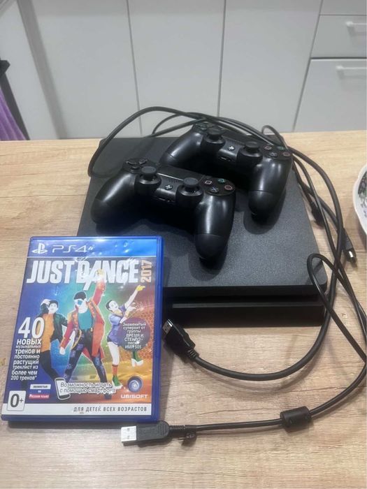 Продаю Пс4 срочнооо