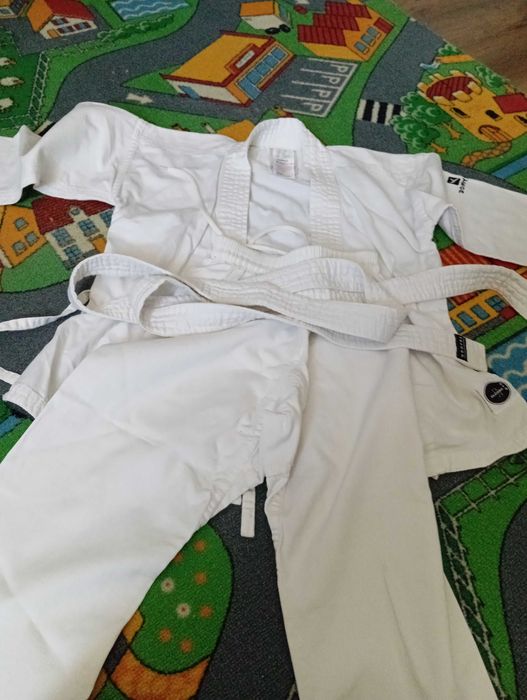 Vând Kimono karate copii