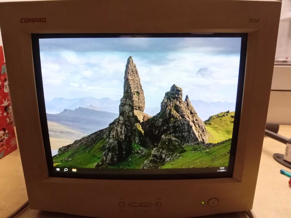 Качествен ретро монитор Compaq S510 , 15 инча, напълно работещ