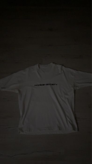 Vand tricou made by society