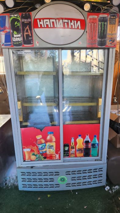 Продам витринный холодильник