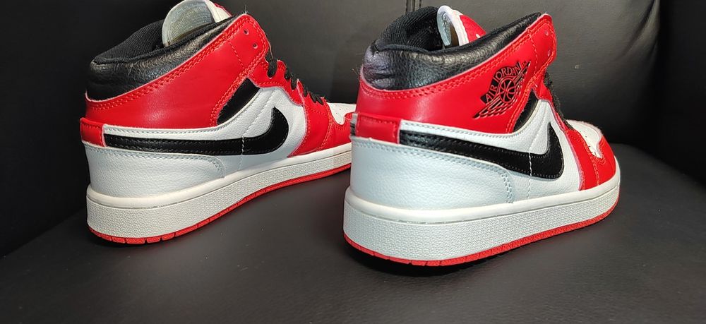 Nike Air Jordan 1 Mid Chicago , номер 37
