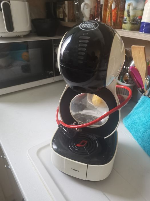 Продавам кафемашина за капсули Nescaffe Dolce gusto на Krups