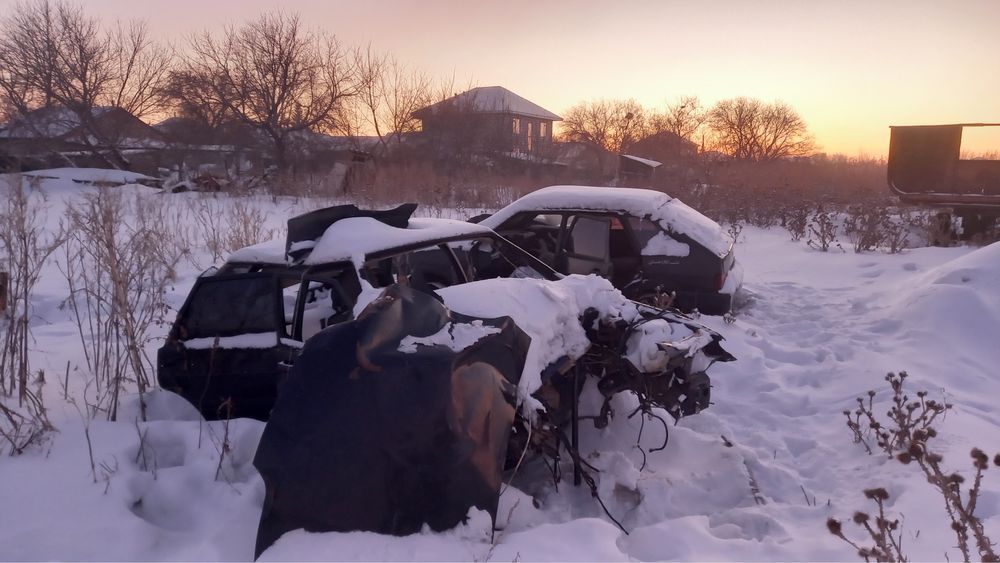 Прадаю на разбор 2114.