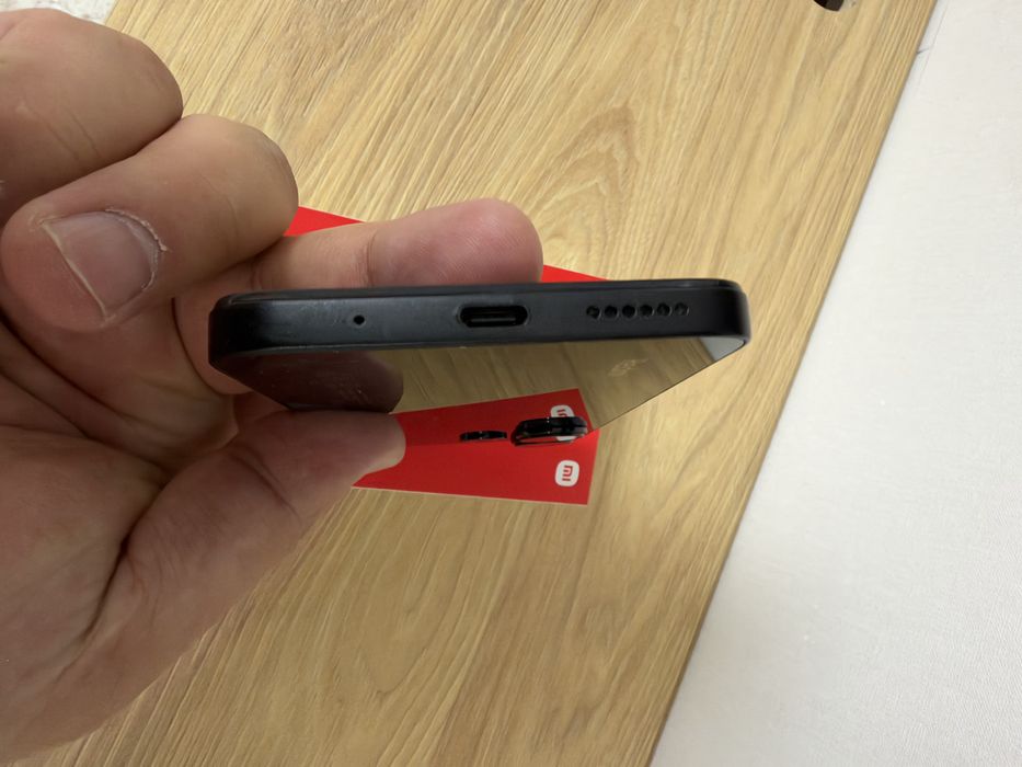 Продам смартфон Redmi 13