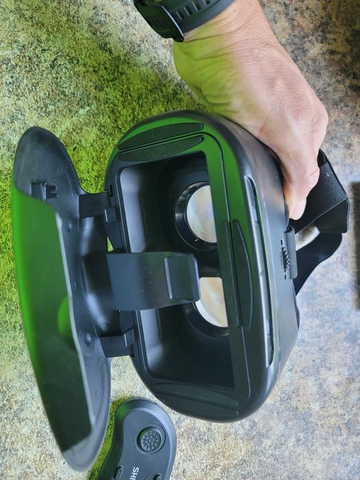 VR очки с игровым джойстиком