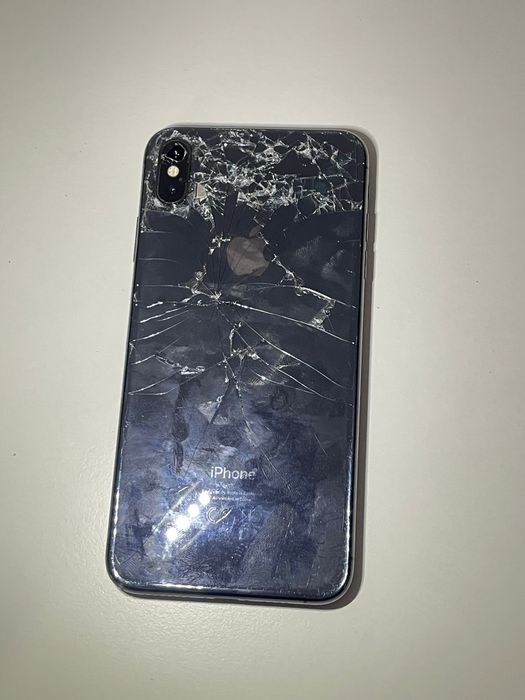 Vand doua iphone xs max