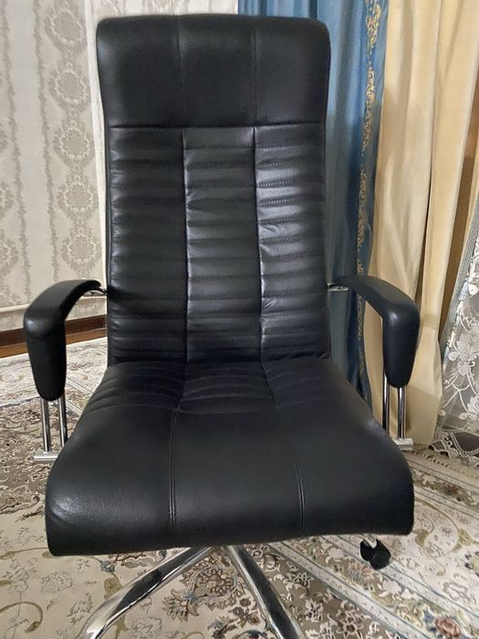 продаю офисное кресло