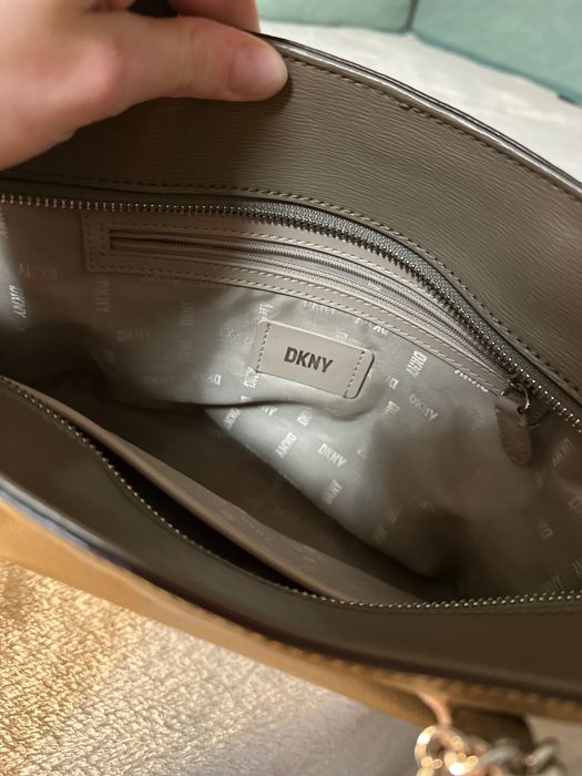 Кожена чанта DKNY