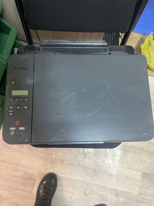 Canon Три в одном Есть принтер,сканер,ксерокс)