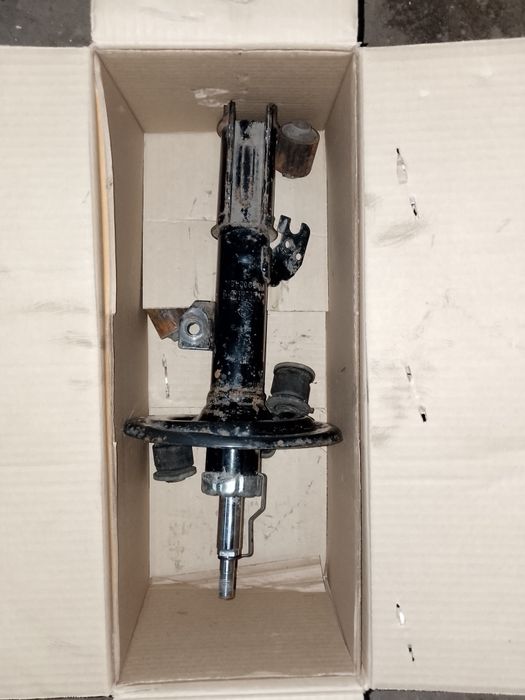 Продам стойки камри