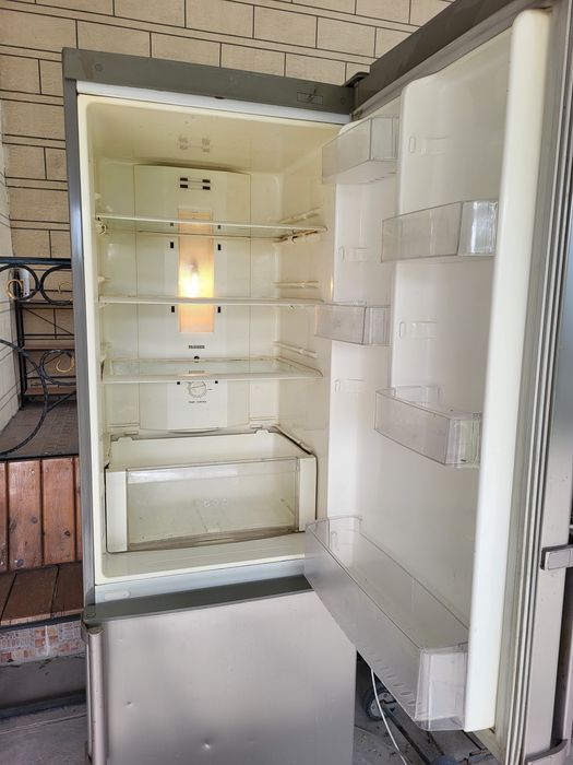 Холодильник Лж ноуфрост