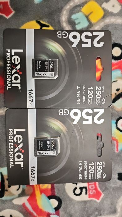 Carduri de memorie Lexar Professional 1667x SDXC UHS-II de 256GB.
