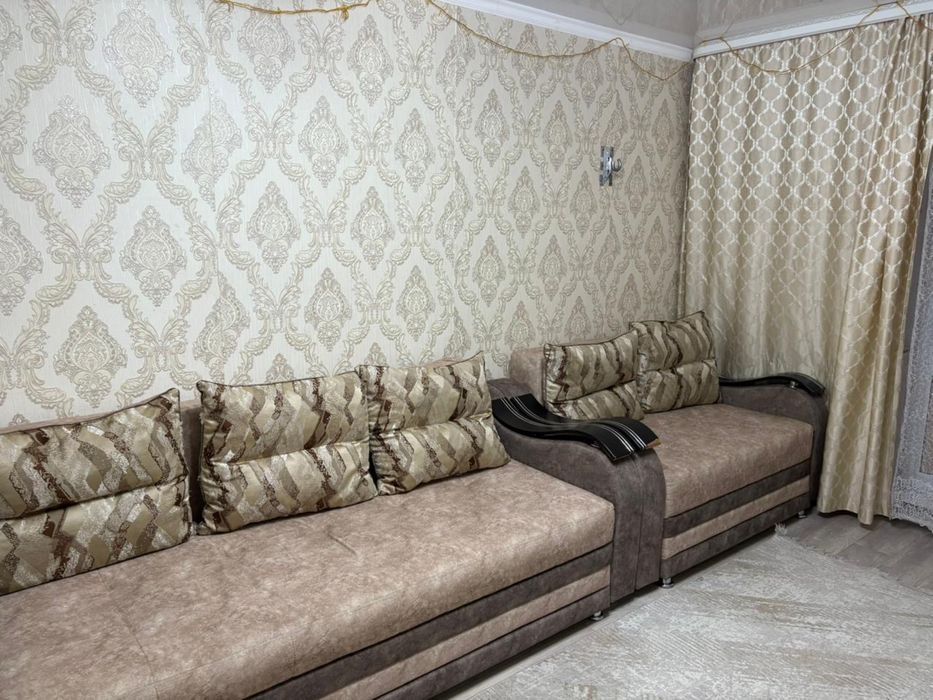 Продам Диван с креслами