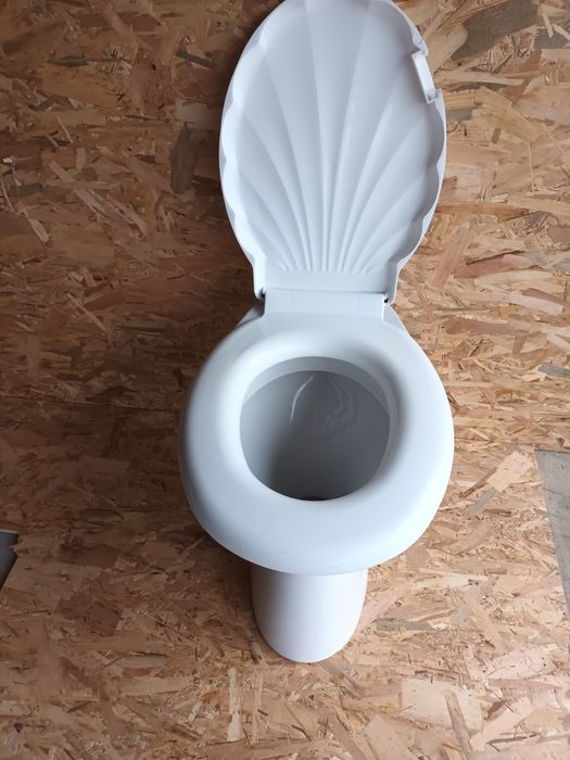 Wc cu capac si rezervor