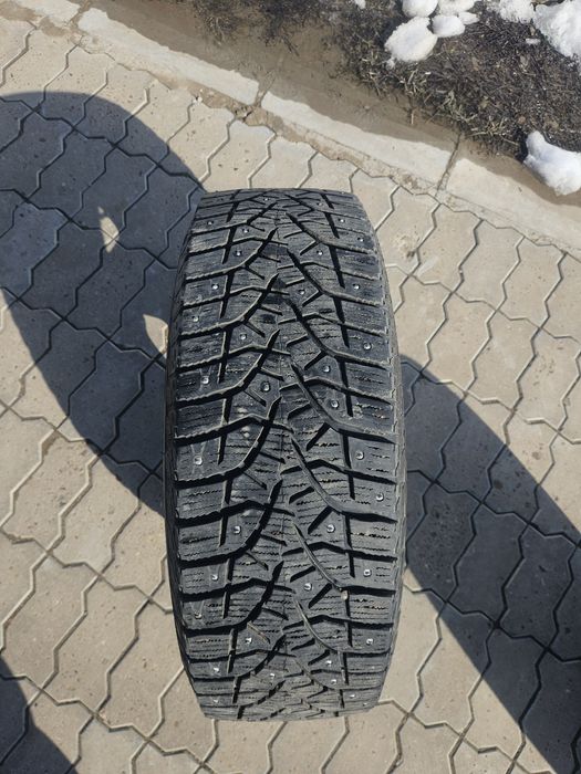 Продам шины Bridgestone Blizzak Spike-02