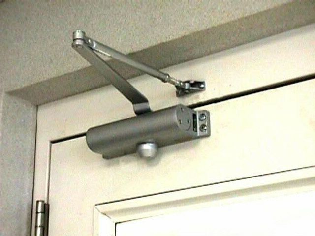 Установка доводчиков