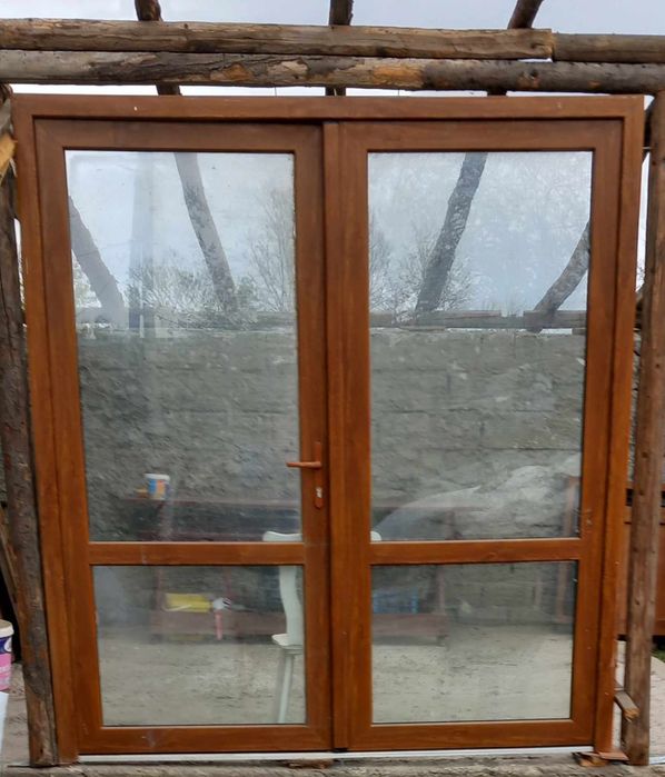 Vând 2 usi exterior