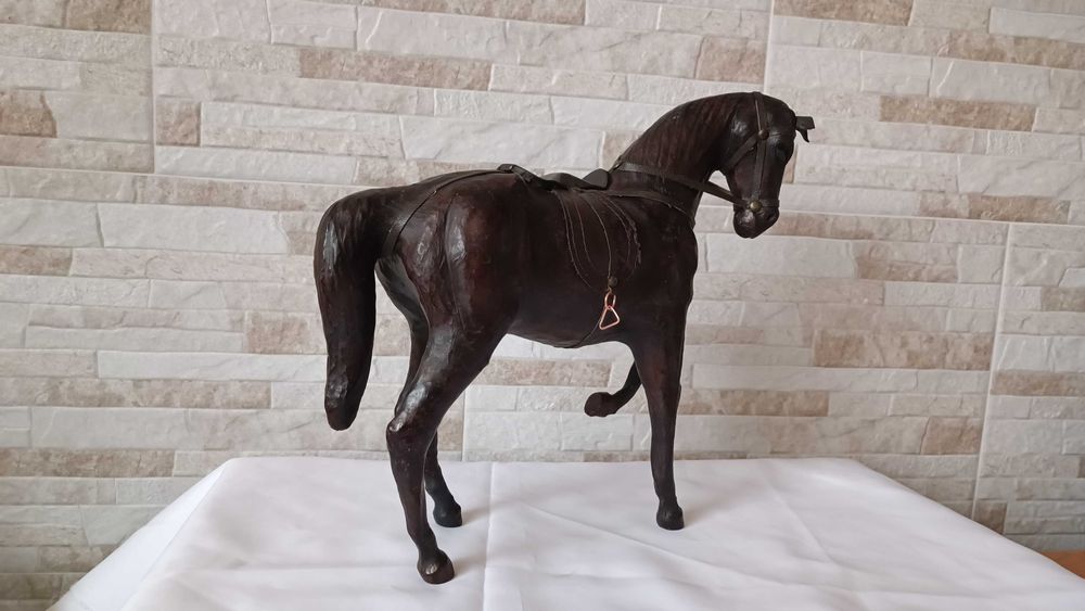 Стара фигура на кон - естествена кожа - 30/32см