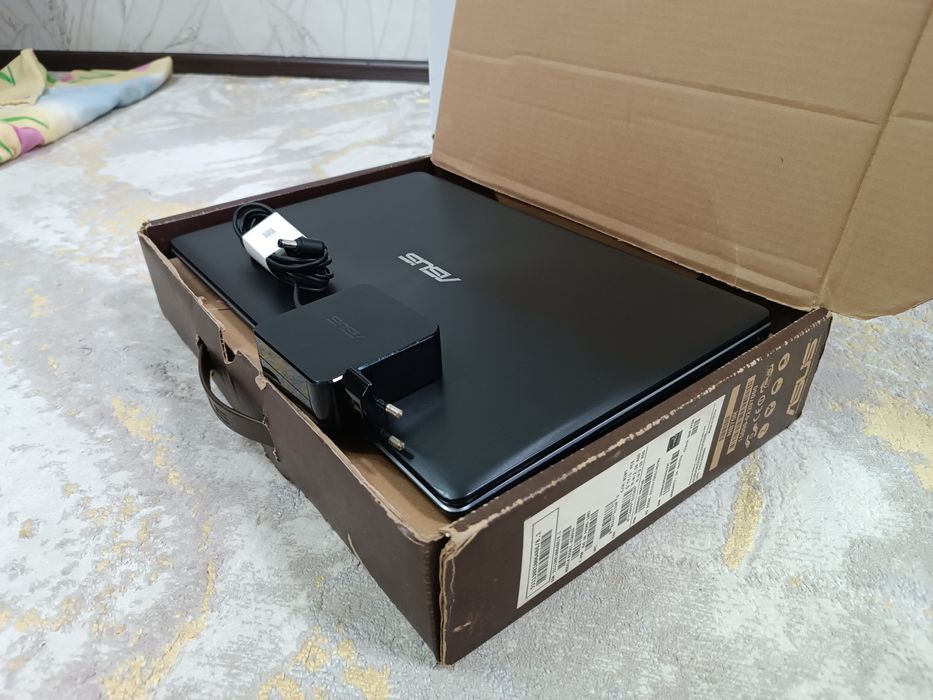 Ноутбук ASUS Core i3 + Коробка.