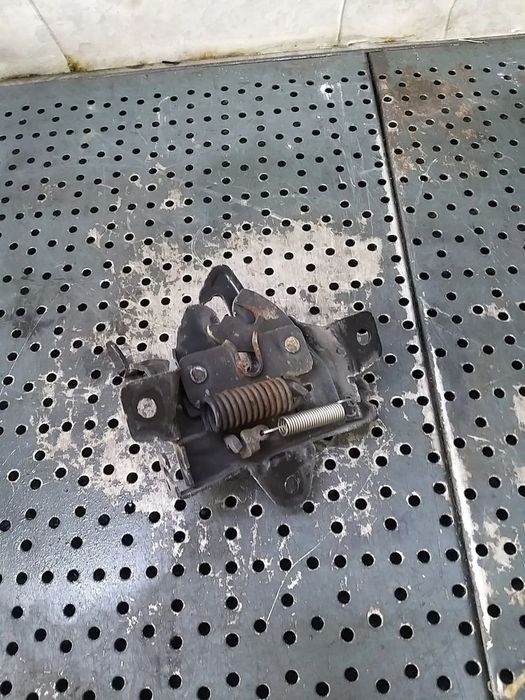 Broasca capota kia ceed 2011
