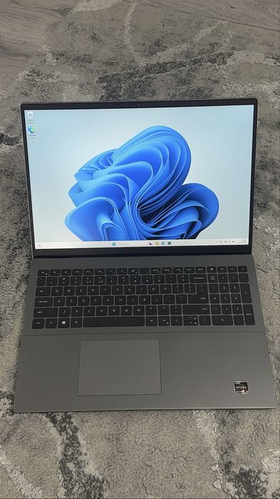 Dell Vostro 5625 Ryzen 5 / 16GB RAM / 512GB SSD / Tastatură iluminată
