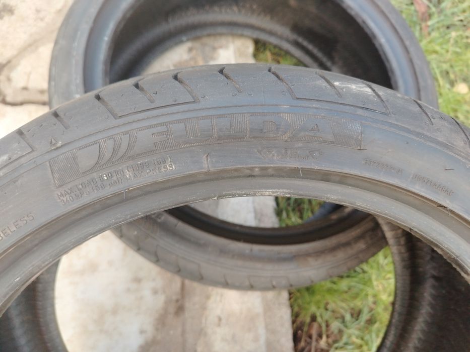 Гуми два броя 225/40/18