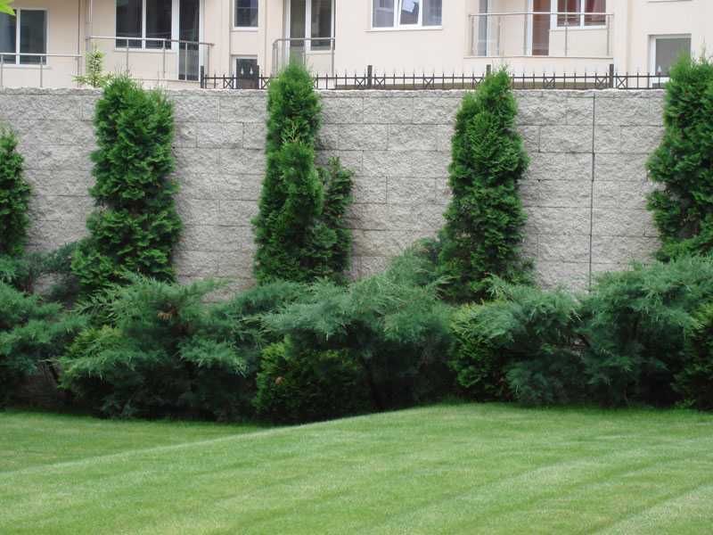 Бетонни / бетонови огради от рустик блокчета имитиращи дялан камък