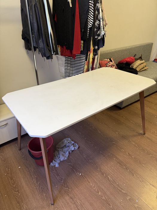 Продам белый стол б/у недорого