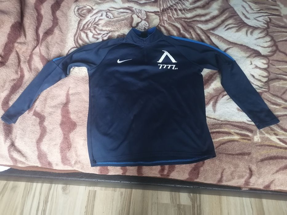 Горнище на Левски на найк размер М