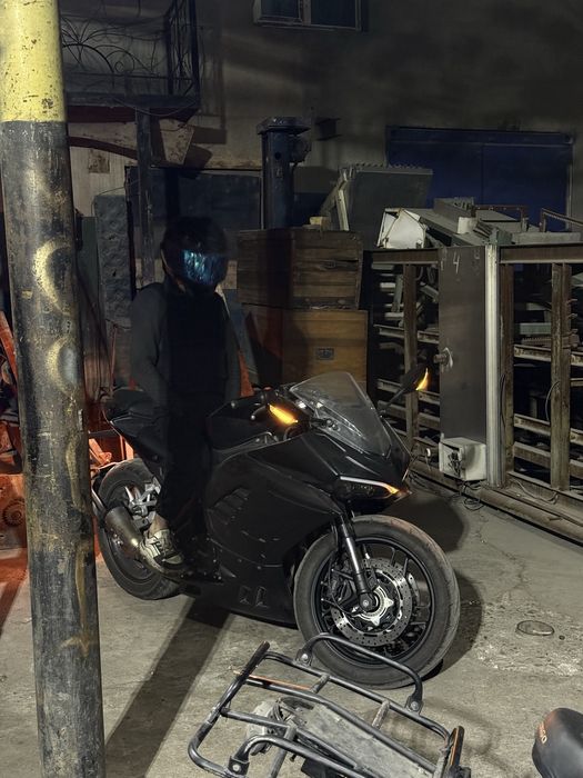 Dugatti panigal sotiladi