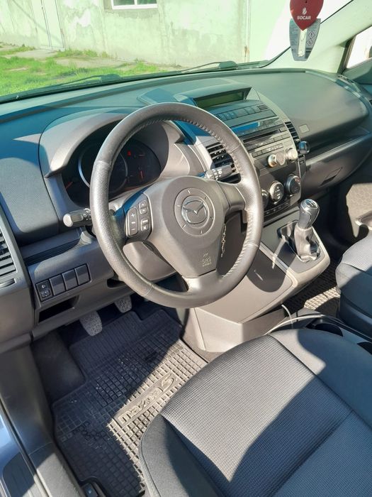 Vând  mazda 5  benzină