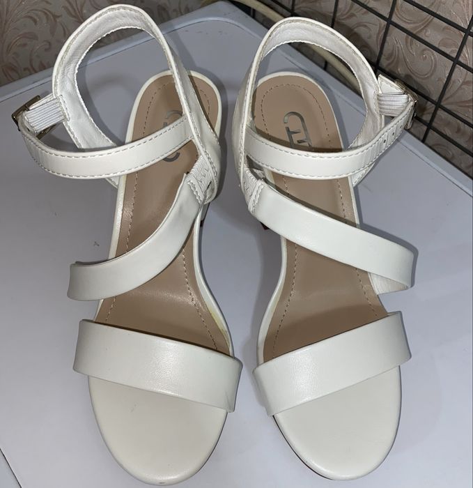 Продам туфли новые