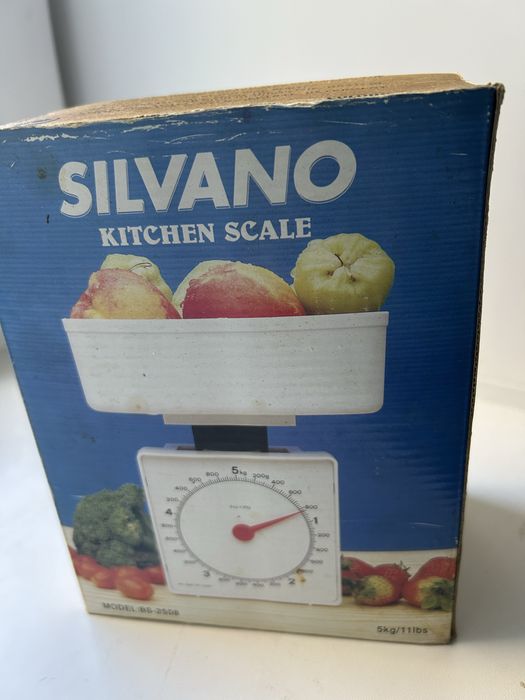 Обменяю кухонные весы на дачные ягоды