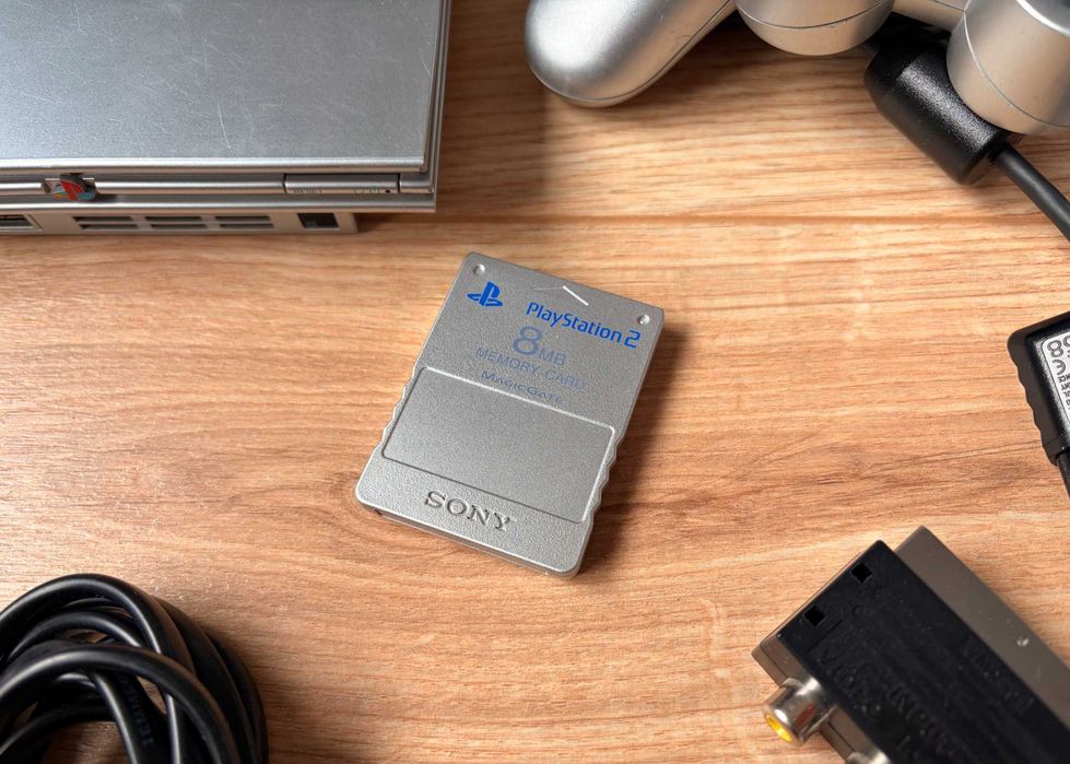 PS2 Slim Silver PlayStation 2 + подарък 6 игри и два контролера