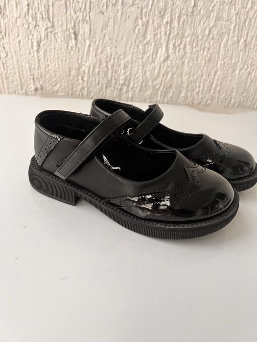 Продам детские туфли