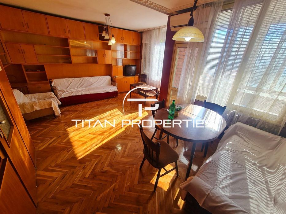 Тристаен, под наем, Център