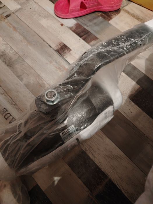 Вентиля, задвижки от десяти тыщь и выше.