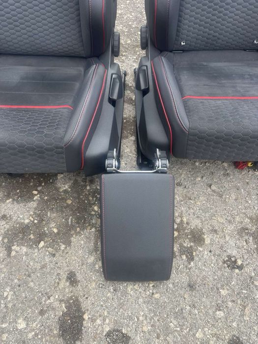 Кожен салон със алкантара Vw Golf 8 GTI Performance