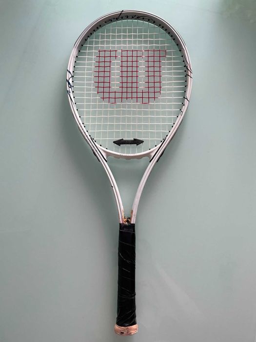 Vand racheta tenis Wilson, cu rama din titan si husa, plus bonus: racheta tenis Artengo