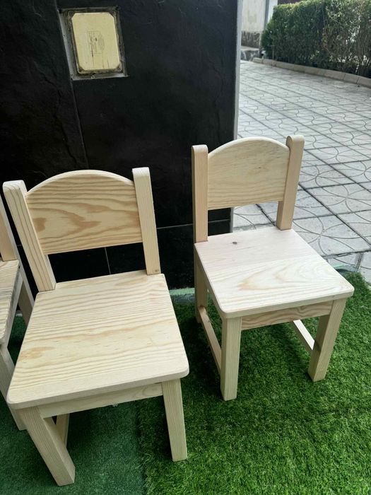 Детско дървено столче