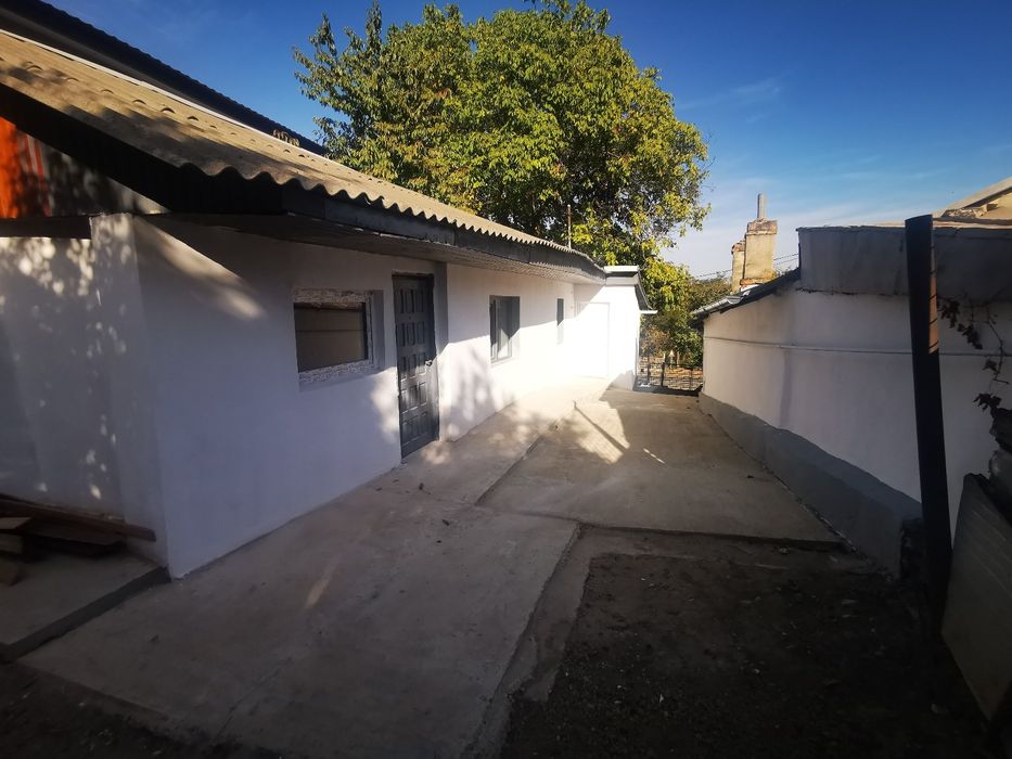 Vând casa sararie copou