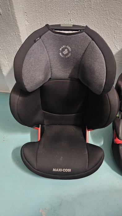 Две столчета за кола Maxi Cosi 9-36 kg с ISOFIX