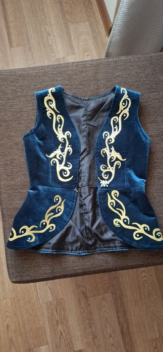 Продам камзол на девочку 7-8 лет