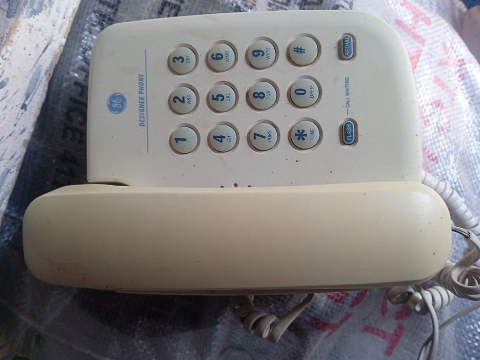 Радиотелефон Panasonic и стационарный телефон