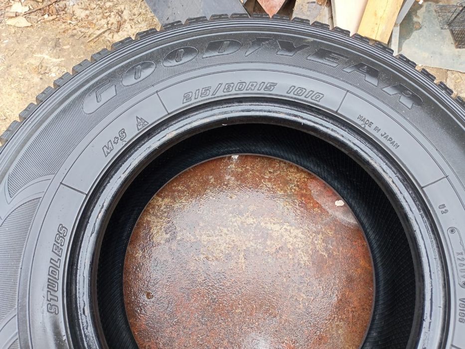 Продам автомобильные шины 215