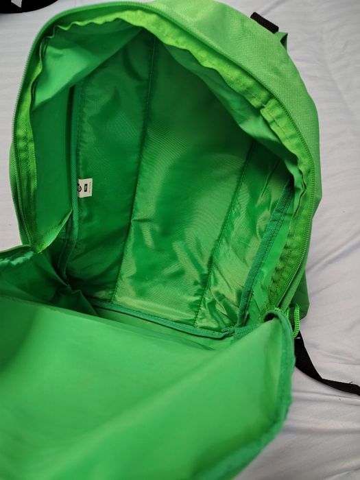 Vând rucsac verde
