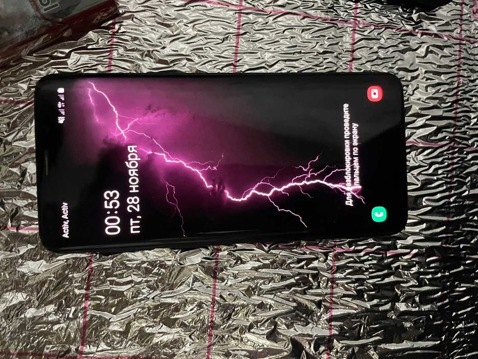 Продам самсунг s9 чуть выгорел экран